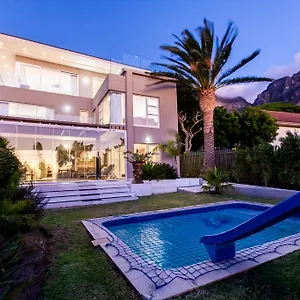 Villa On 1st Crescent